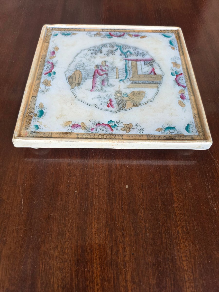 Plateau vide-poche en porcelaine à décor de chinoiserie, fin du XIXᵉ siècle-photo-3