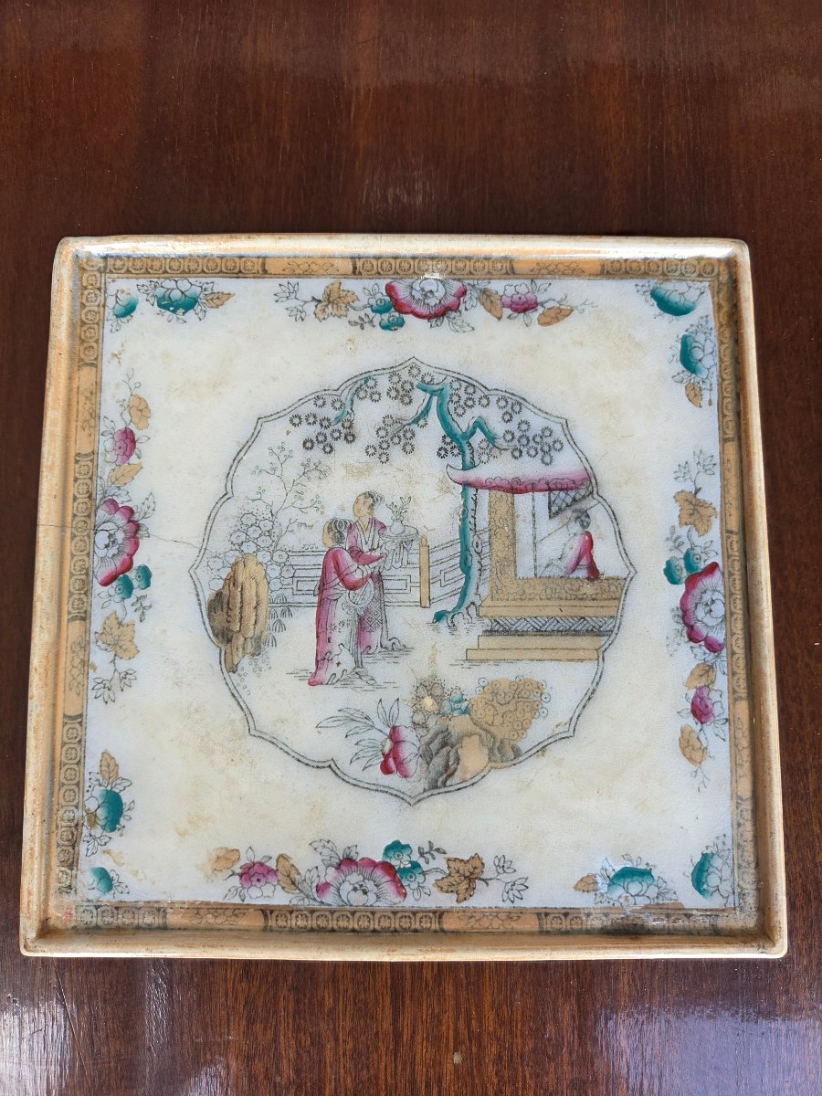 Plateau vide-poche en porcelaine à décor de chinoiserie, fin du XIXᵉ siècle-photo-1