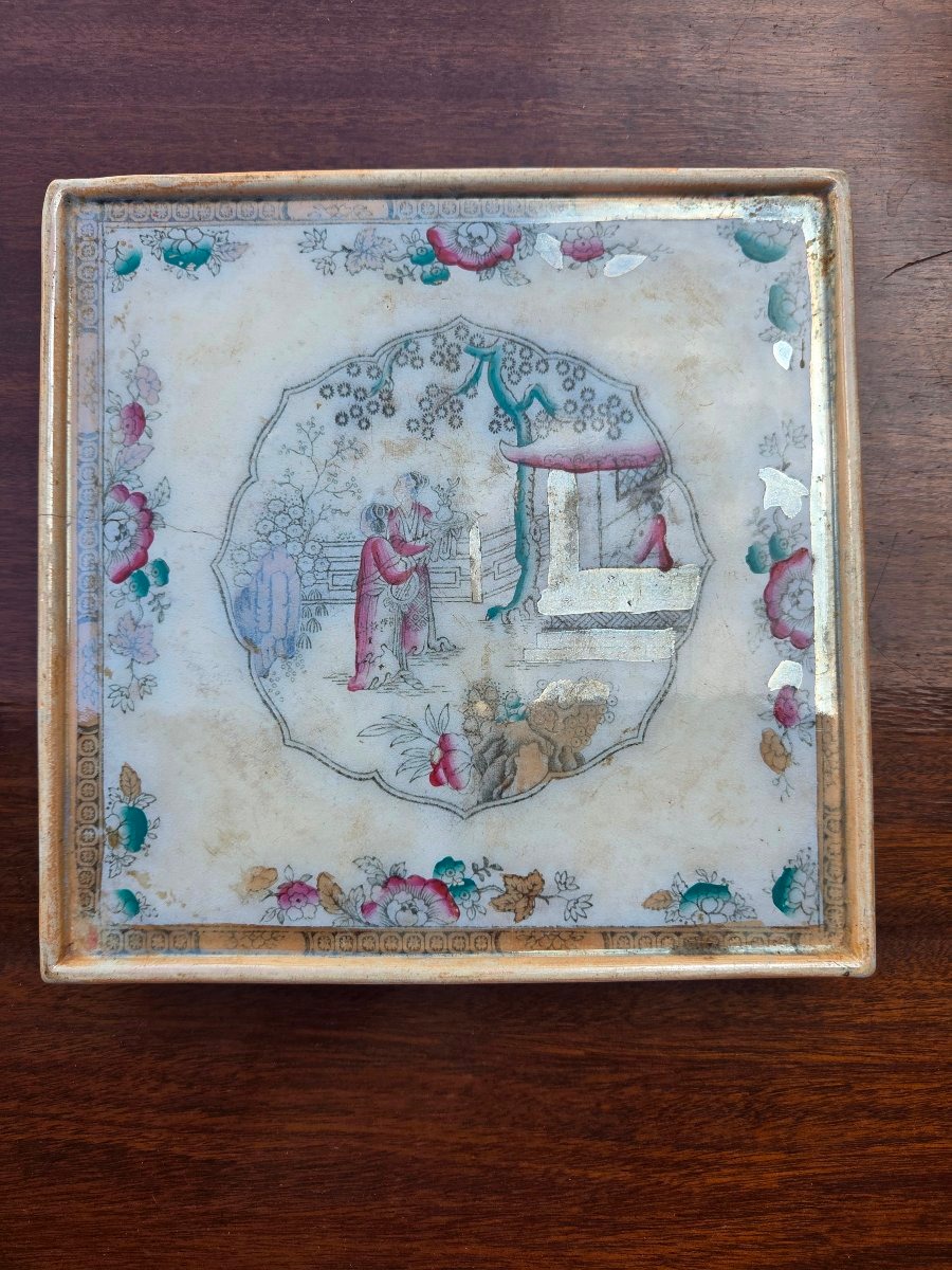 Plateau vide-poche en porcelaine à décor de chinoiserie, fin du XIXᵉ siècle-photo-4