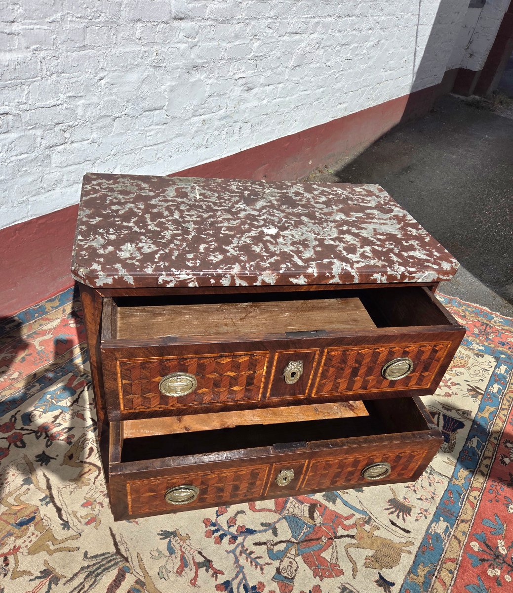 Commode sauteuse, en marqueterie. Louis XVI d'époque XVIIIᵉ siècle.-photo-3