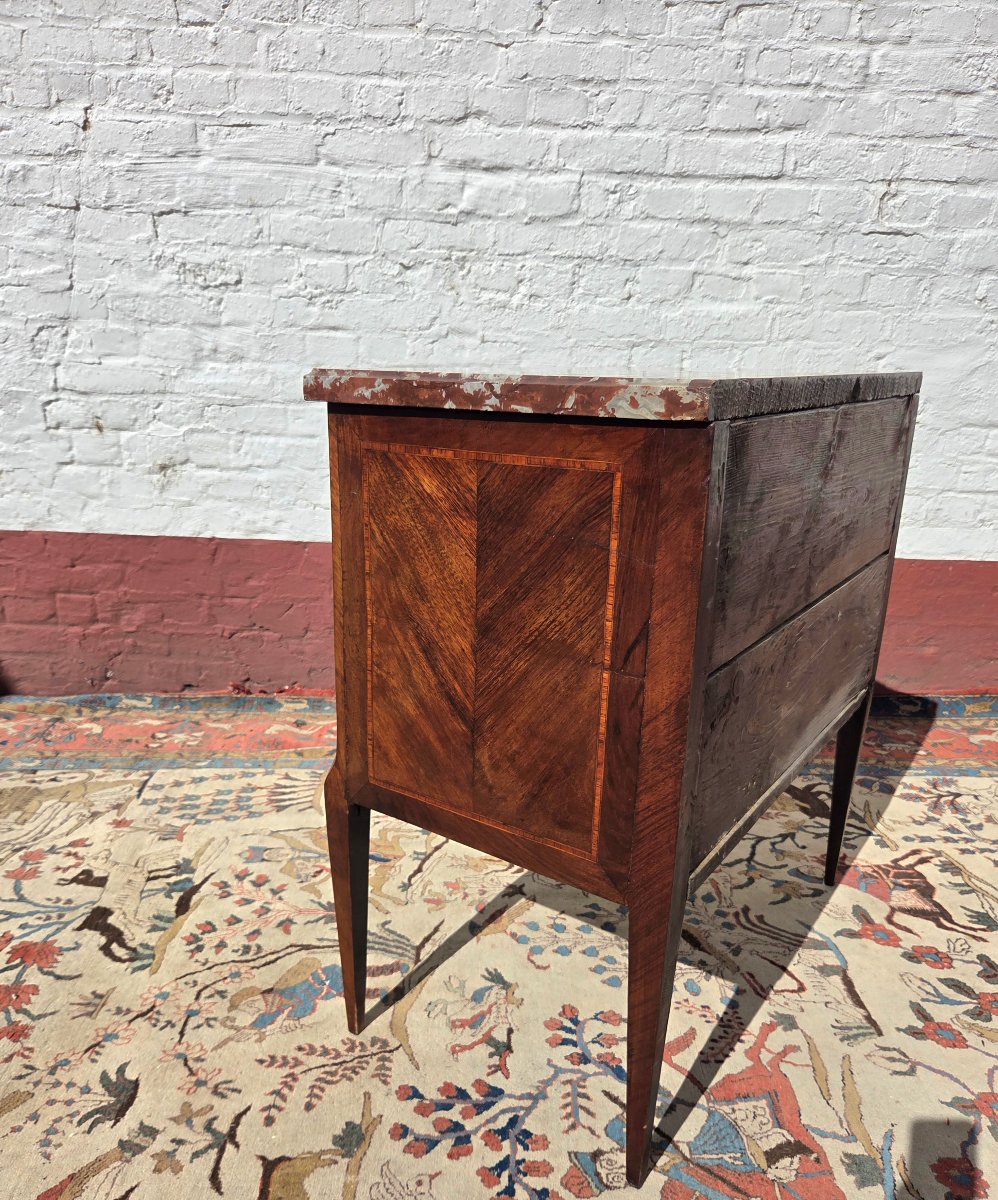 Commode sauteuse, en marqueterie. Louis XVI d'époque XVIIIᵉ siècle.-photo-3