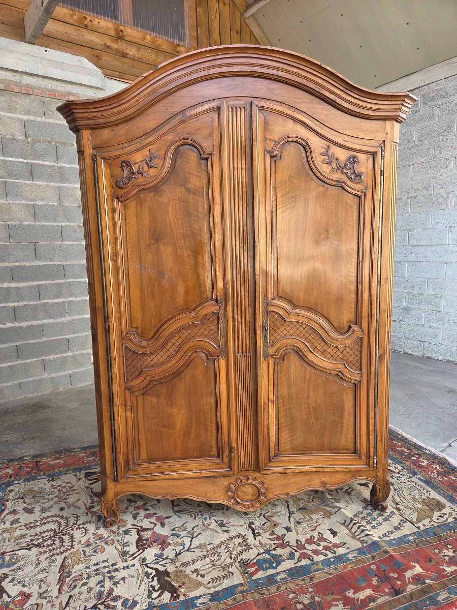 Armoire régionale Louis XV en noyer, d'époque  XVIIIᵉ siècle.-photo-2