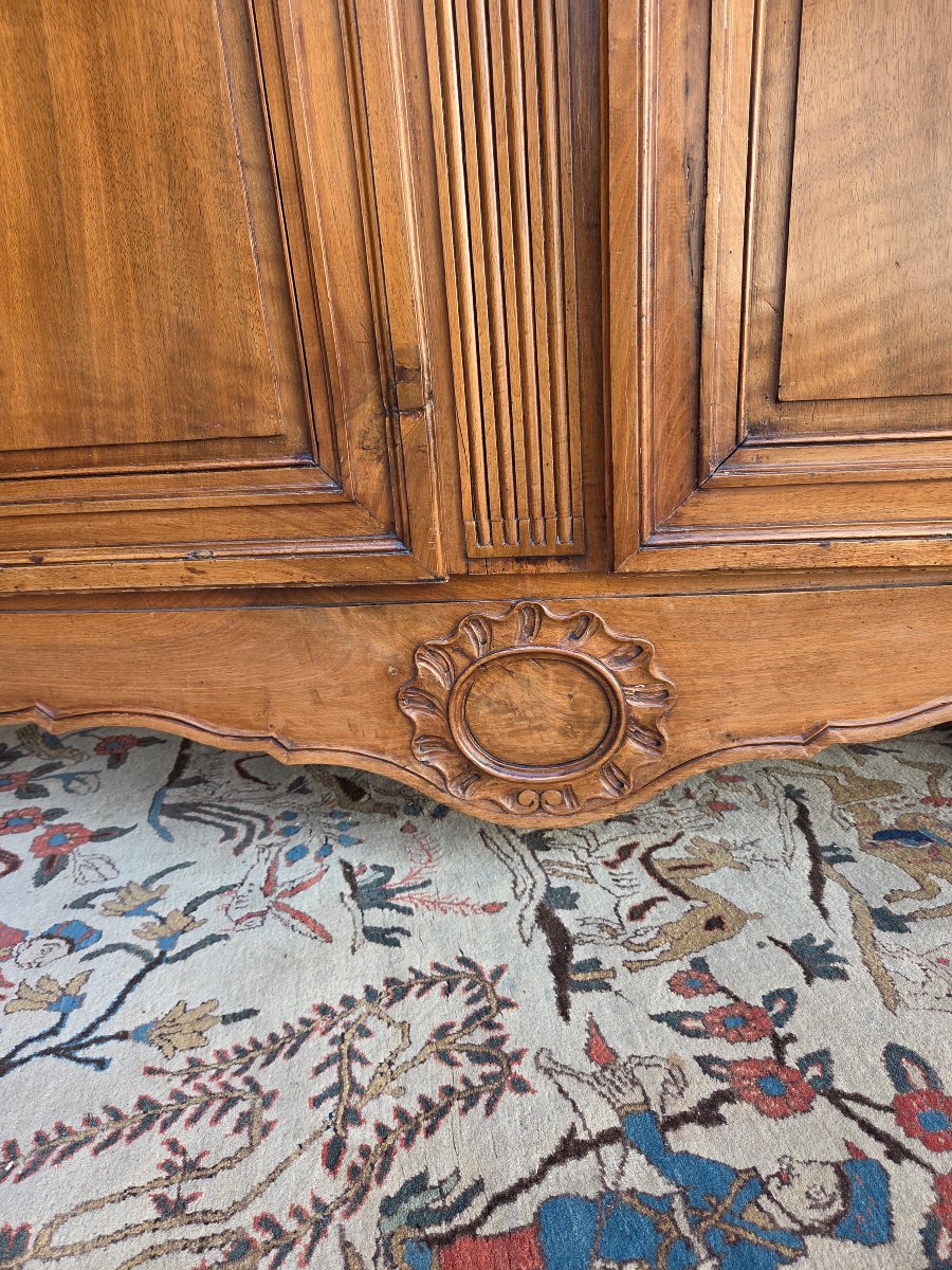 Armoire régionale Louis XV en noyer, d'époque  XVIIIᵉ siècle.-photo-4