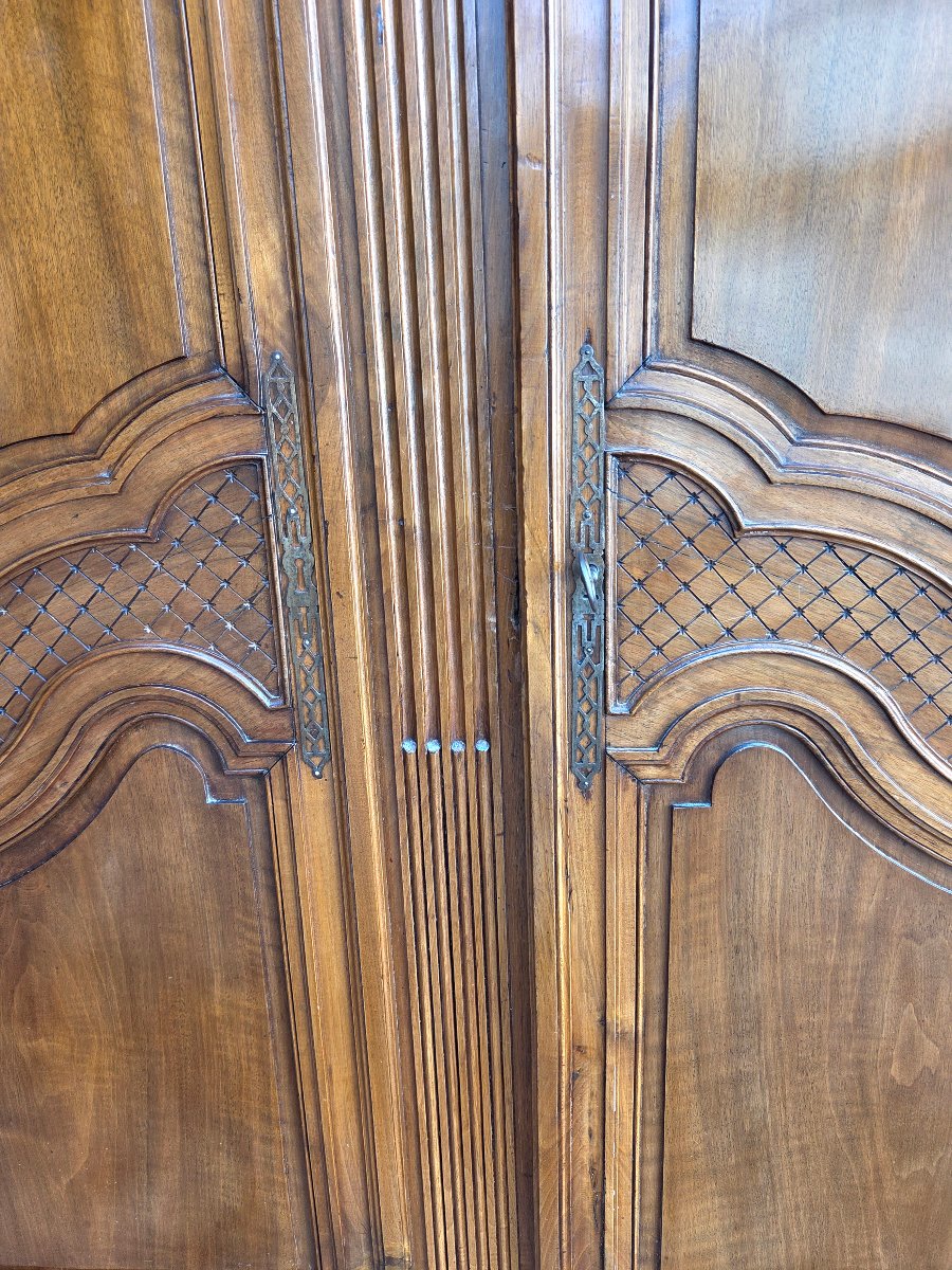 Armoire régionale Louis XV en noyer, d'époque  XVIIIᵉ siècle.-photo-7