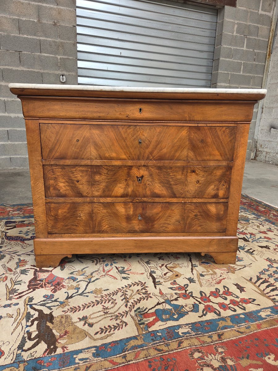 Louis-philippe Chest Of Drawers In Walnut And Walnut Veneer. 19th-century Piece