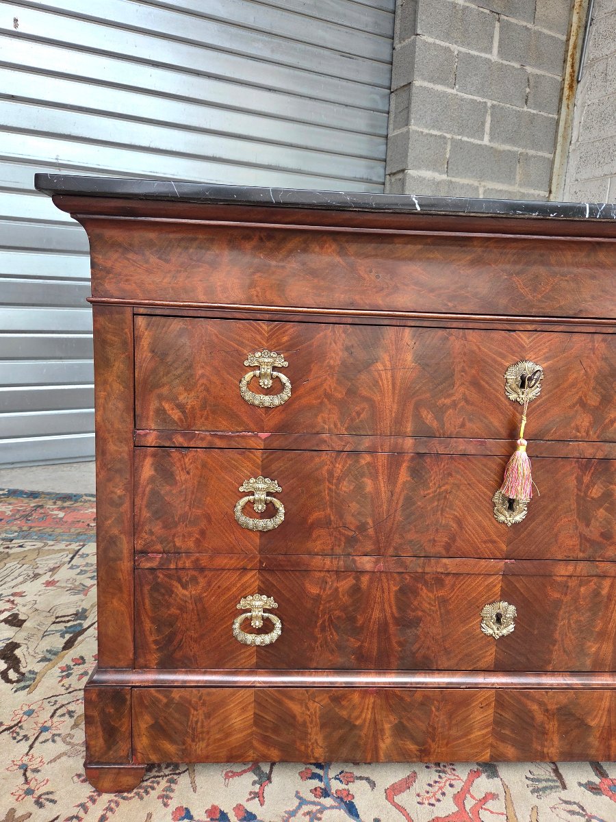 Restored Mahogany Chest Of Drawers, 5 Drawers. Gray Marble With White Veins. Early 19th Century. -photo-2