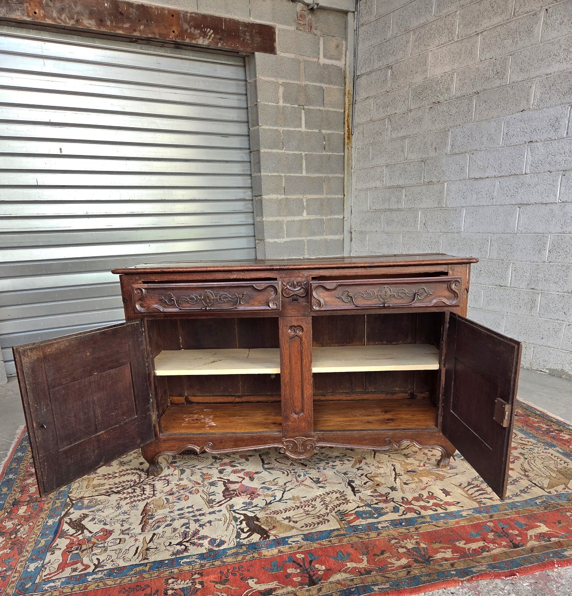 Buffet bas, en chêne mouluré, sculpté, Louis XV, Nord de la France d'époque XVIIIᵉ siècle-photo-3
