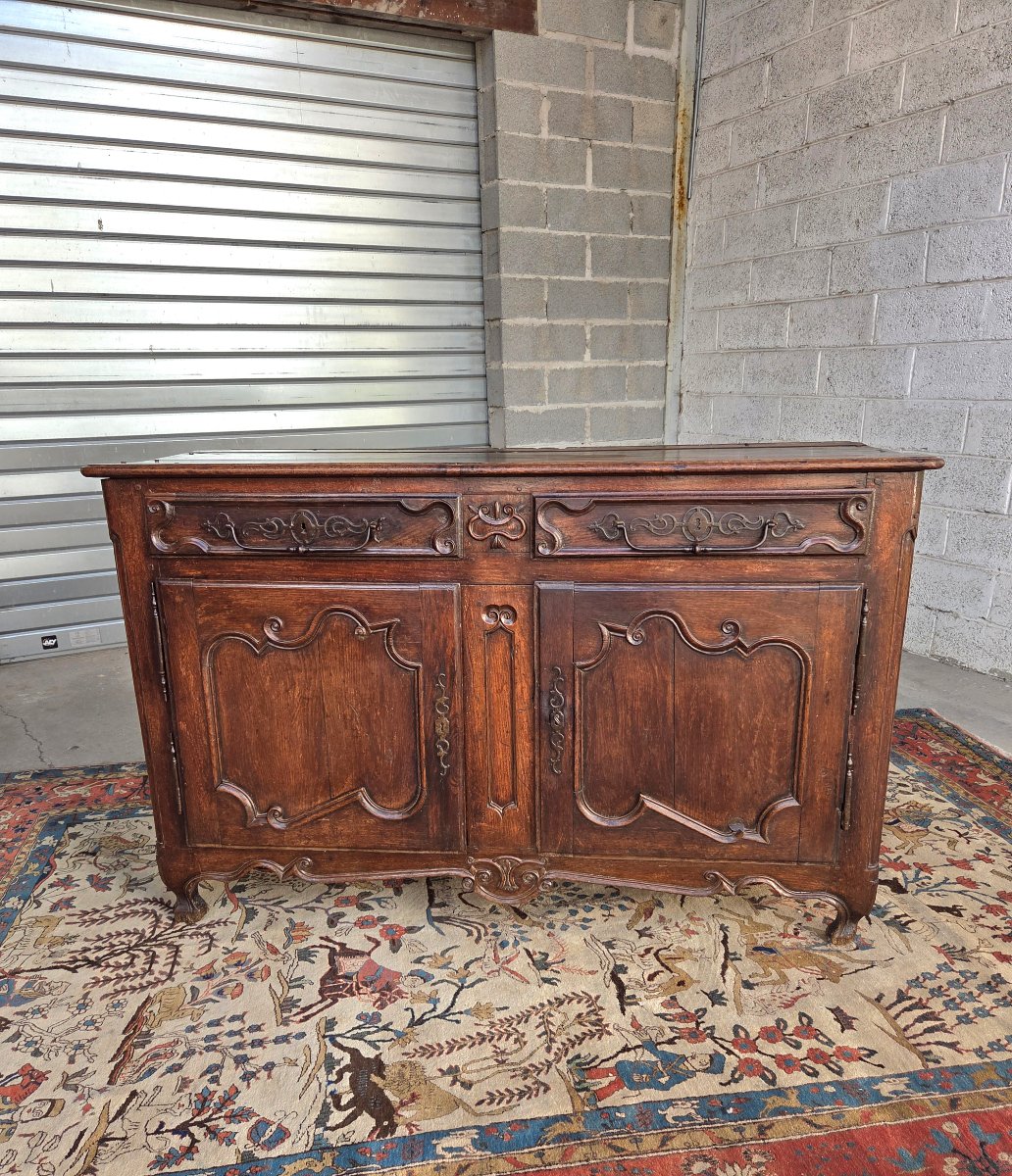 Buffet bas, en chêne mouluré, sculpté, Louis XV, Nord de la France d'époque XVIIIᵉ siècle