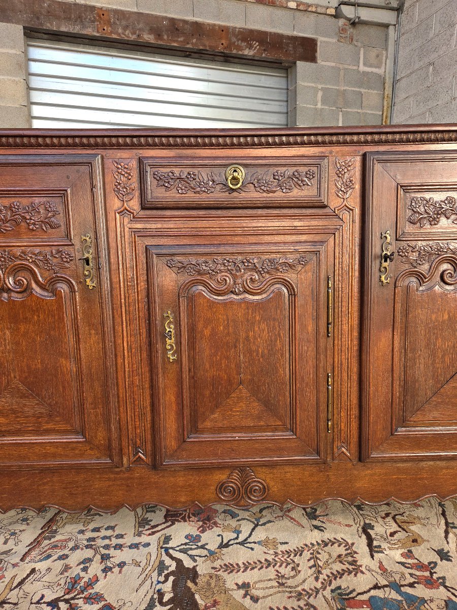 Buffet en chêne mouluré,sculpté. Louis XV, d'époque XVIIIe.-photo-1