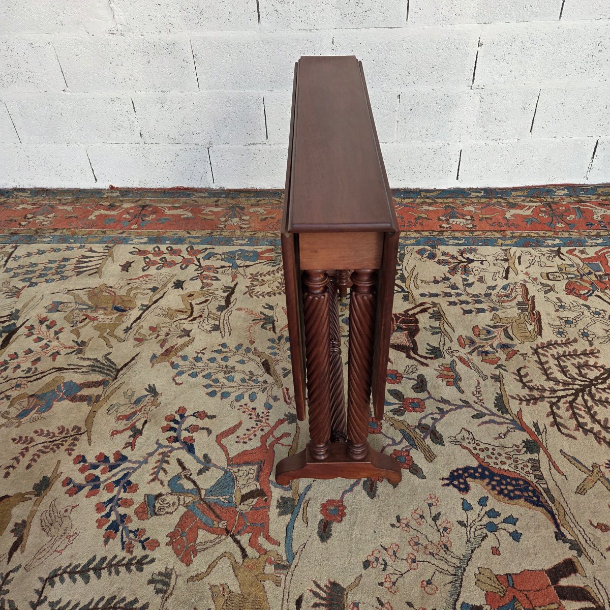 English Mahogany Gateleg Table With Twisted Legs. 19th-century Period Piece-photo-3