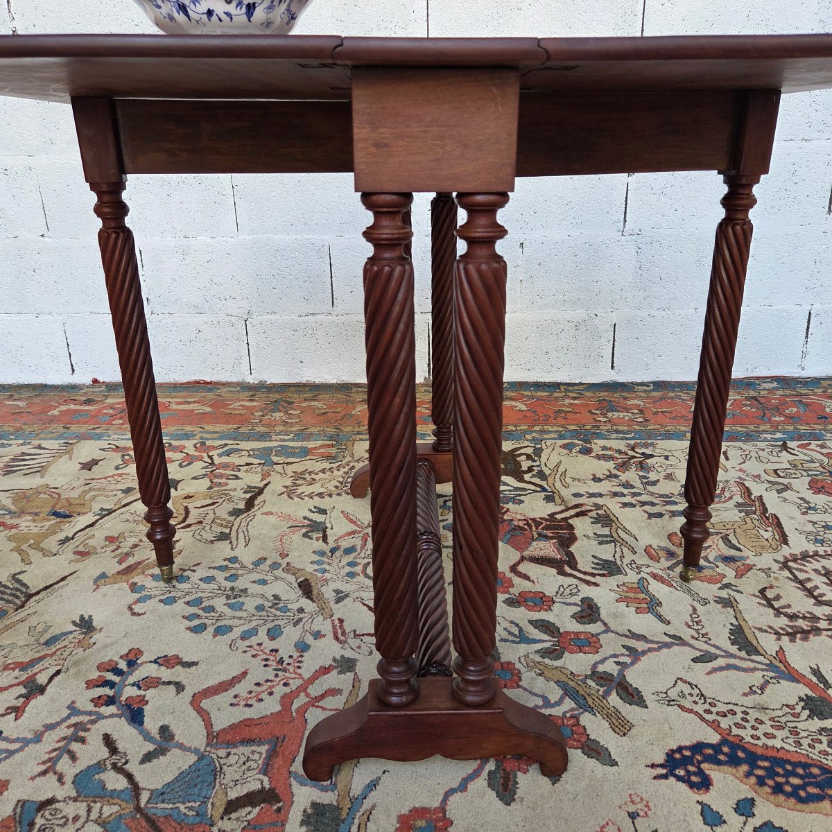 English Mahogany Gateleg Table With Twisted Legs. 19th-century Period Piece-photo-4