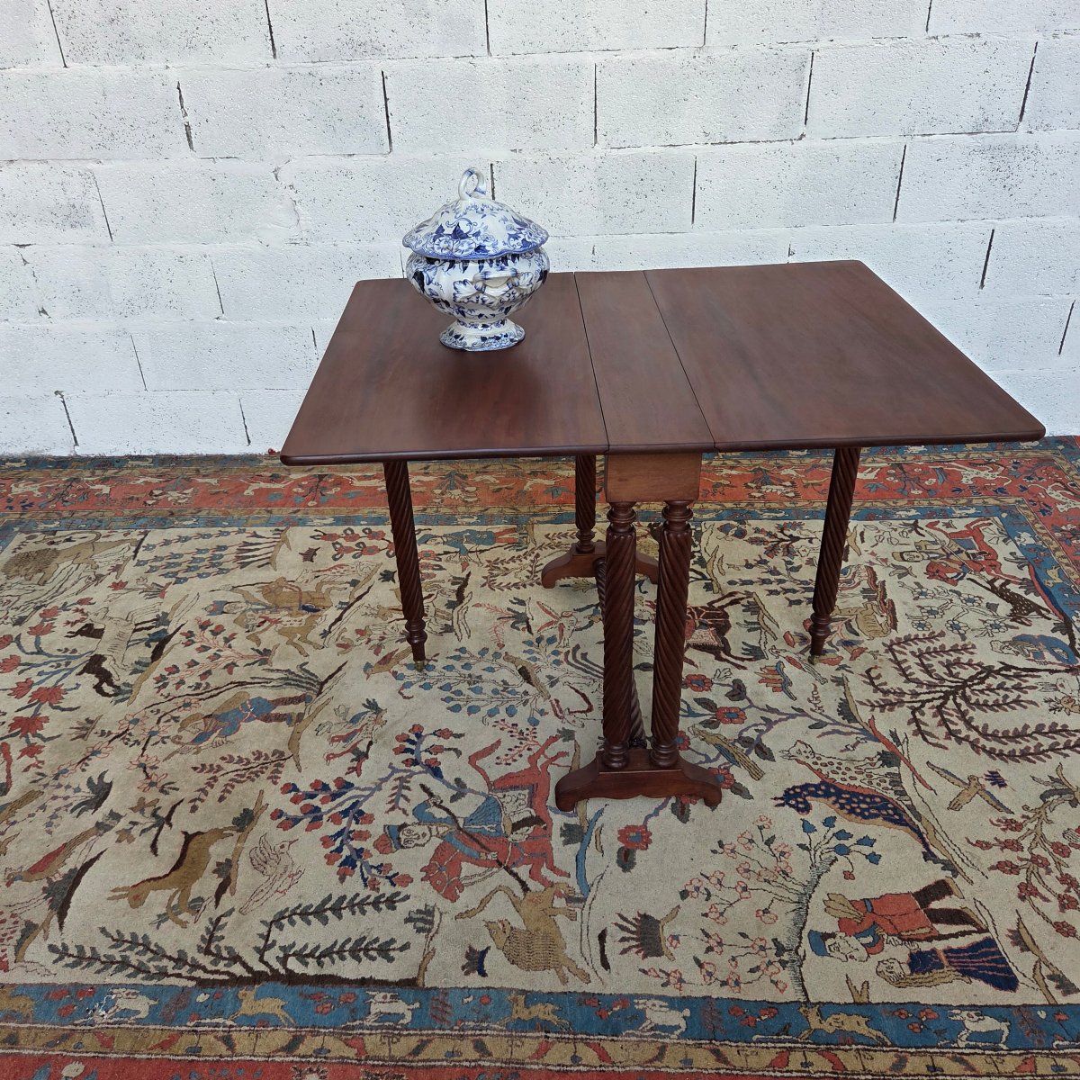 English Mahogany Gateleg Table With Twisted Legs. 19th-century Period Piece-photo-6
