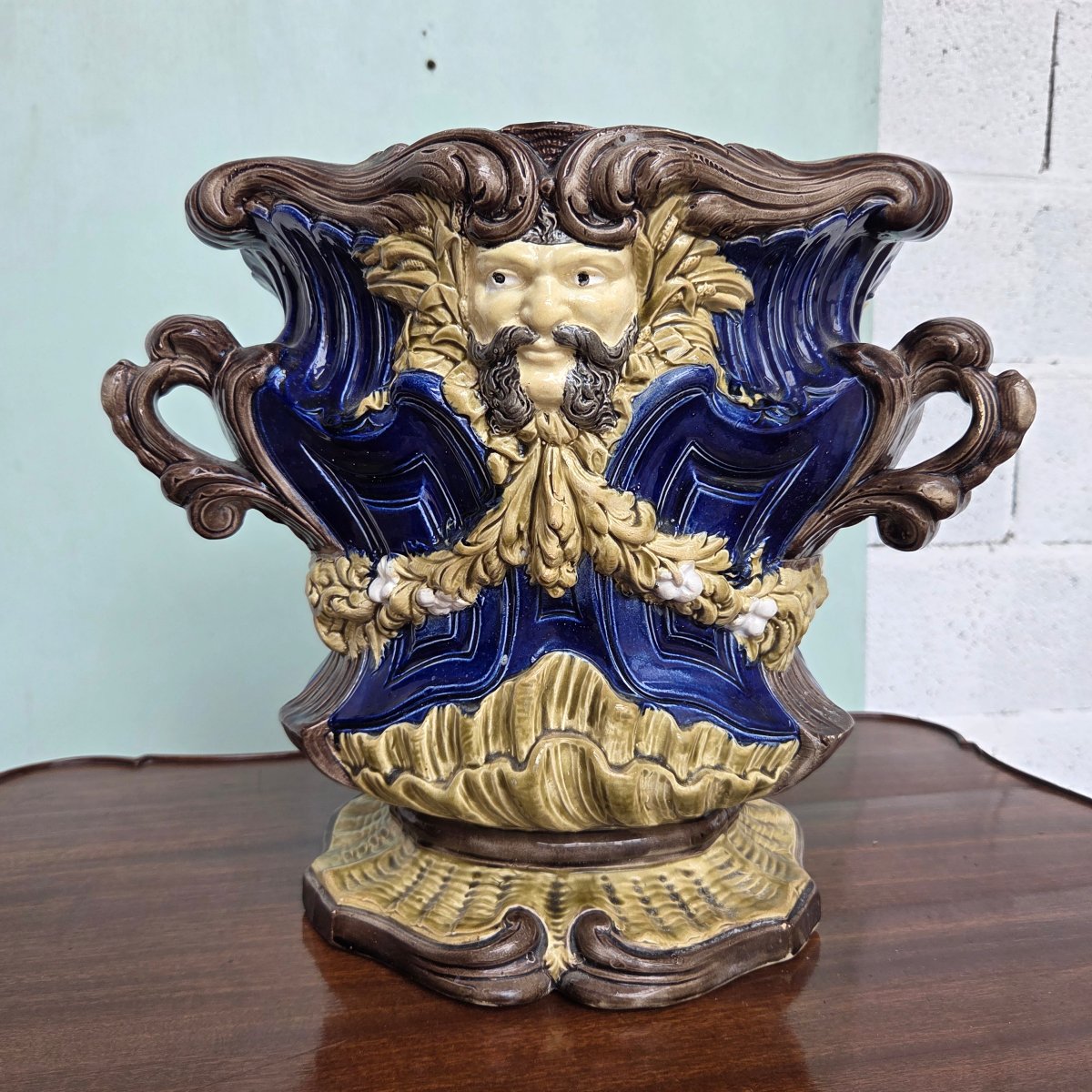 Polychrome Earthenware Planter With A Mascaron. 19th-century-photo-4