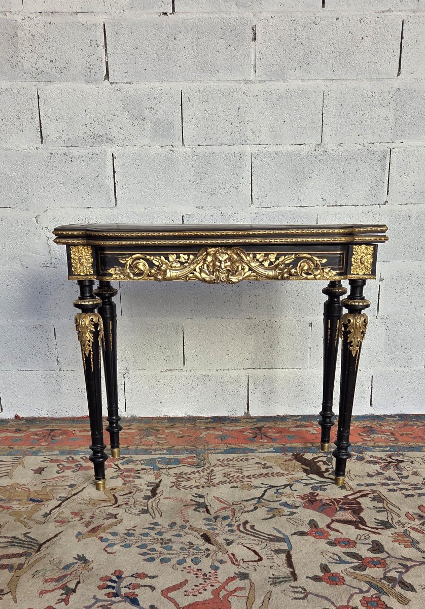 Table à jeux Napoléon III en bois noirci, incrustations de laiton et bronzes dorés, XIXème 