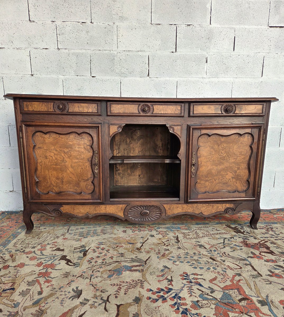 Buffet bas en chêne et Loupe d’Orme. Style Louis XV, d'époque fin XIXe Siècle-photo-2