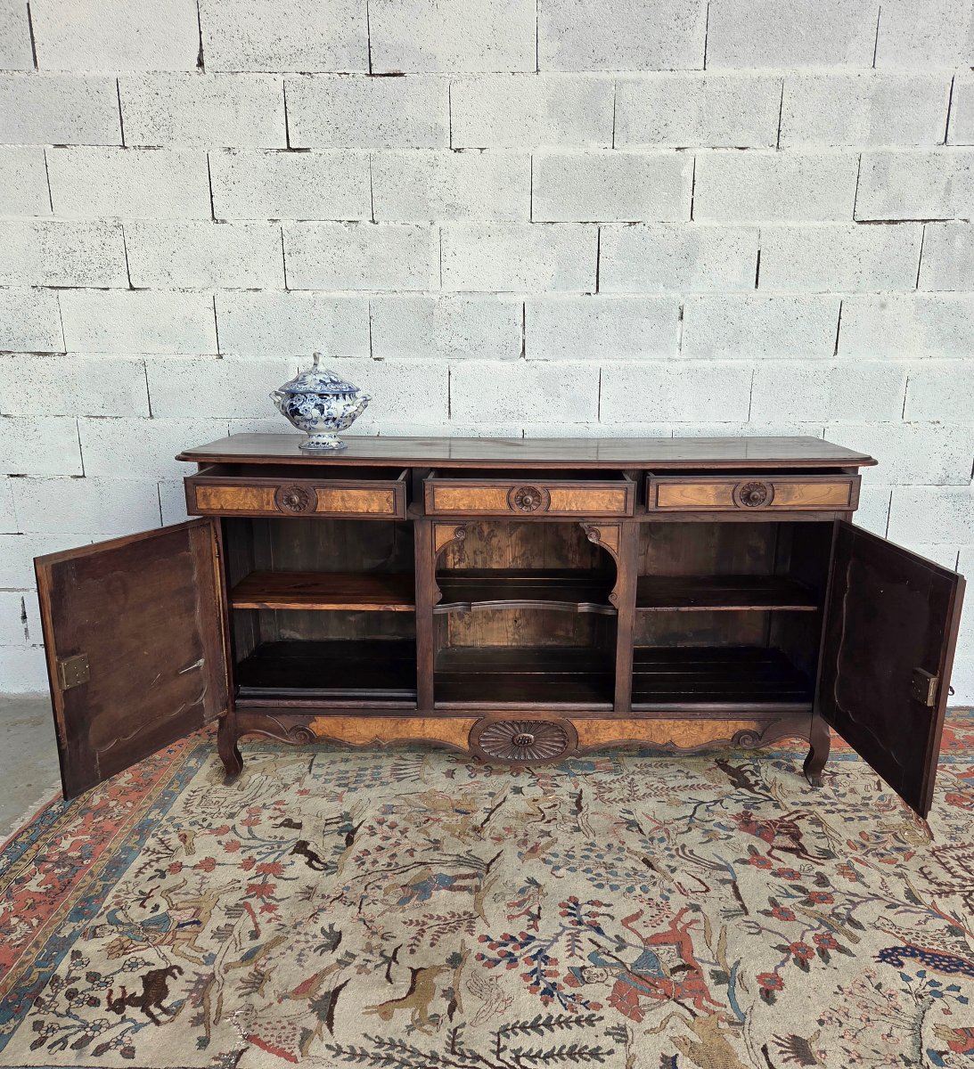 Buffet bas en chêne et Loupe d’Orme. Style Louis XV, d'époque fin XIXe Siècle-photo-3