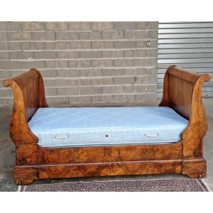 Lit bateau de coin en noyer, Restauration,  d'époque XIVème.