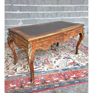 Bureau plat Louis XV, double face , placage de palissandre ,bronzes dorés, fin XIXᵉ , début XXè
