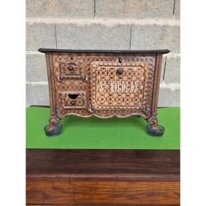 Cuisinière miniature ancienne « St Nicolas » en fonte émaillée, Napoléon III, d'époque XIXème