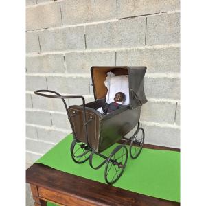 Landau de poupée ancien avec baigneur noir en celluloïd – vers 1930/1950