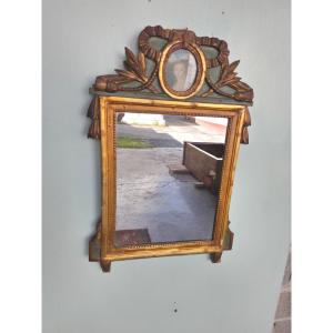 Miroir en bois doré à décor de nœud rubané, Louis XVI d'époque XIXème