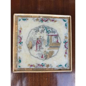 Plateau vide-poche en porcelaine à décor de chinoiserie, fin du XIXᵉ siècle