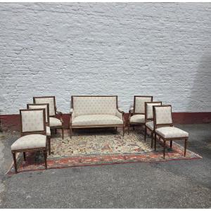 Salon en noyer partiellement doré. Canapé, deux fauteuils et quatre chaises. Louis XVI, XIXème