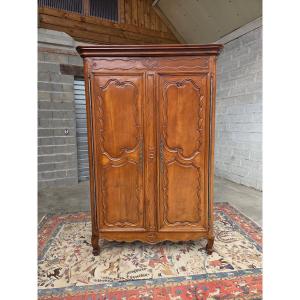 Armoire régionale Louis XV en merisier. D'époque XVIIIᵉ siècle