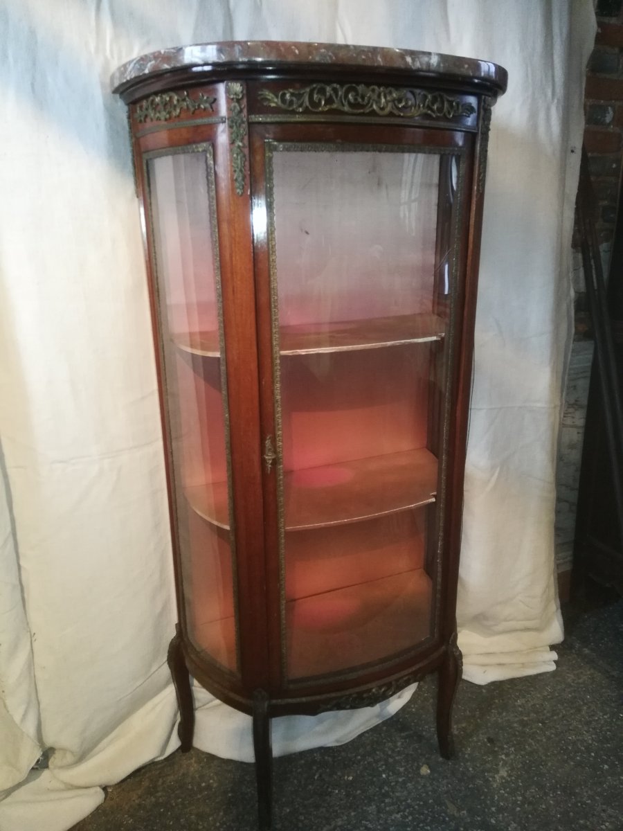 Vitrine Galbée De Style Louis XV