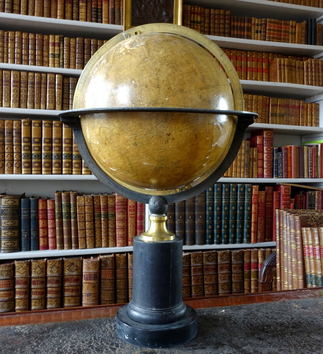 Globe Terrestre Sur Socle En Bois Noirci Et Laiton - époque 1850