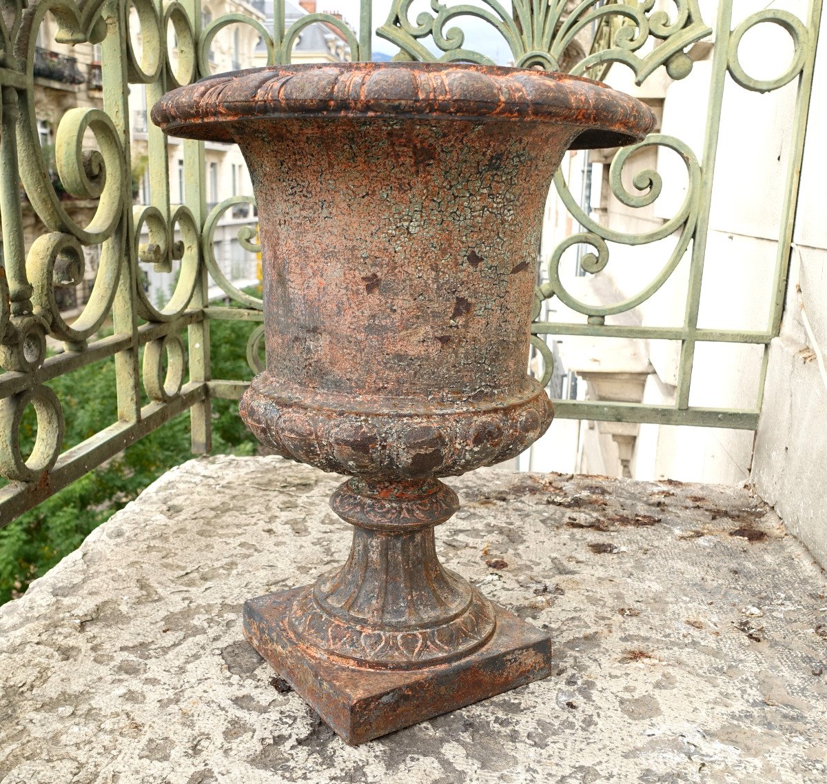 Paire De Grands Vases Medicis d'Ornement De Jardin En Fonte, époque XIXe Siècle - 44cm-photo-4