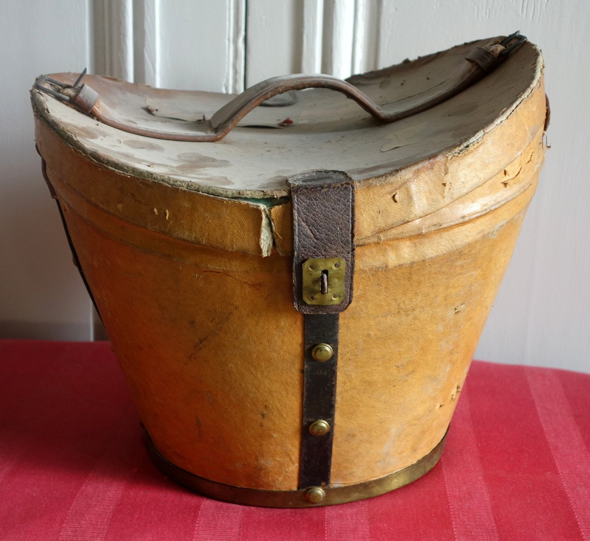 Les Greniers d'Un Château : Chapeau Haut De Forme En Castor Et Sa Boîte De Transport-photo-5