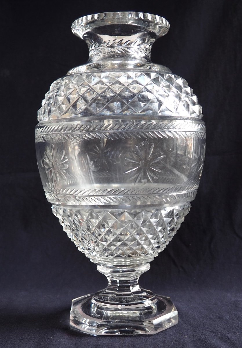 Grand Vase En Cristal De Baccarat De Style Charles X Finement Taillé, Cachet Du Musée-photo-3