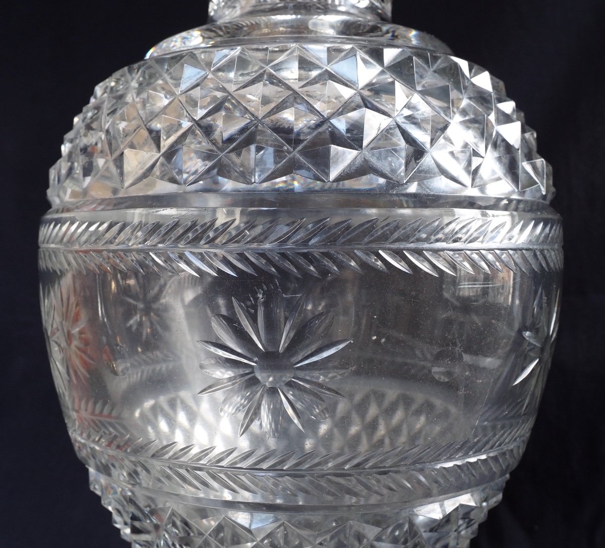Grand Vase En Cristal De Baccarat De Style Charles X Finement Taillé, Cachet Du Musée-photo-1