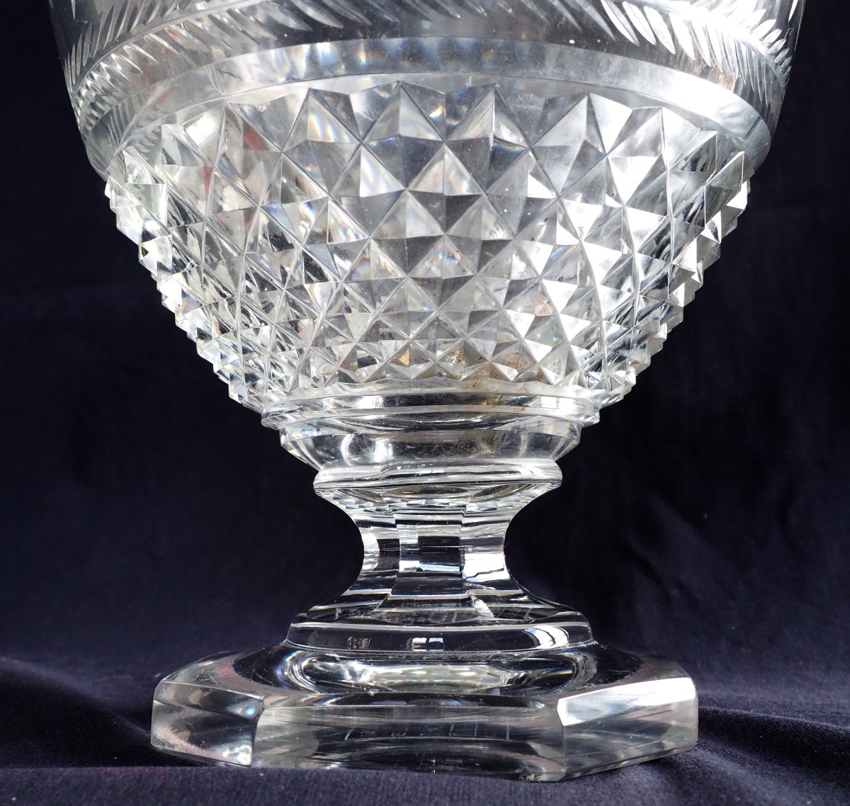 Grand Vase En Cristal De Baccarat De Style Charles X Finement Taillé, Cachet Du Musée-photo-2