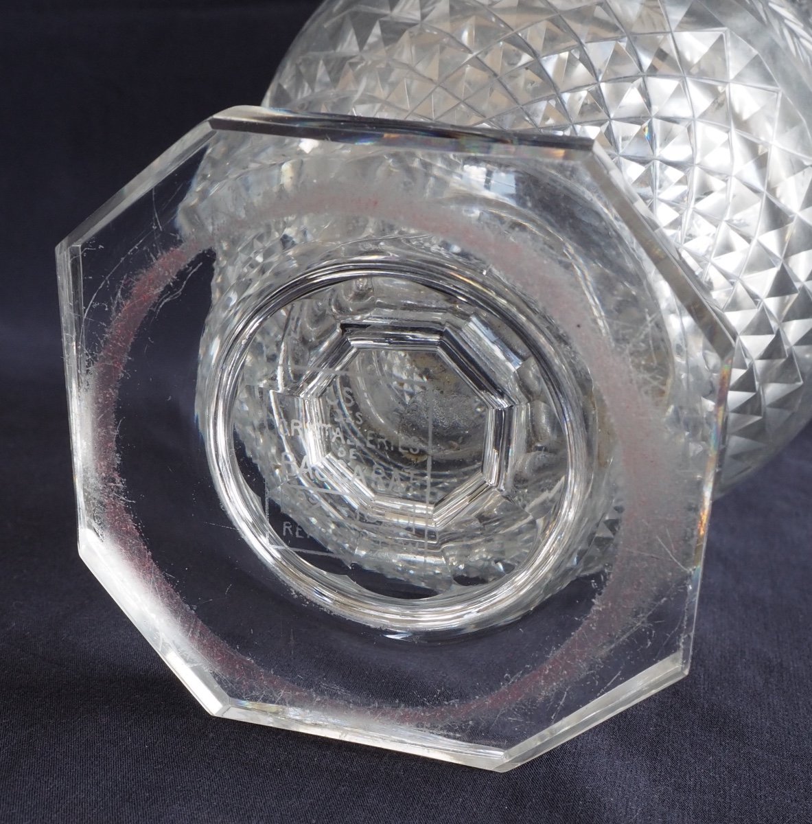 Grand Vase En Cristal De Baccarat De Style Charles X Finement Taillé, Cachet Du Musée-photo-4