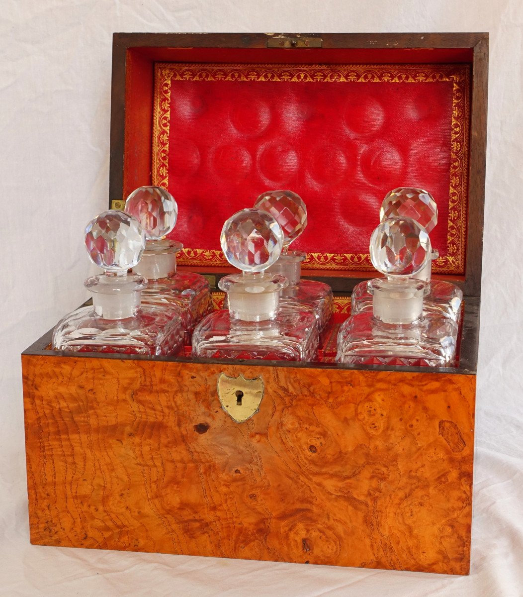 Empire Restoration Liqueur Cellar In Burl And Le Creusot Crystal, Red Moroccan Interior-photo-3
