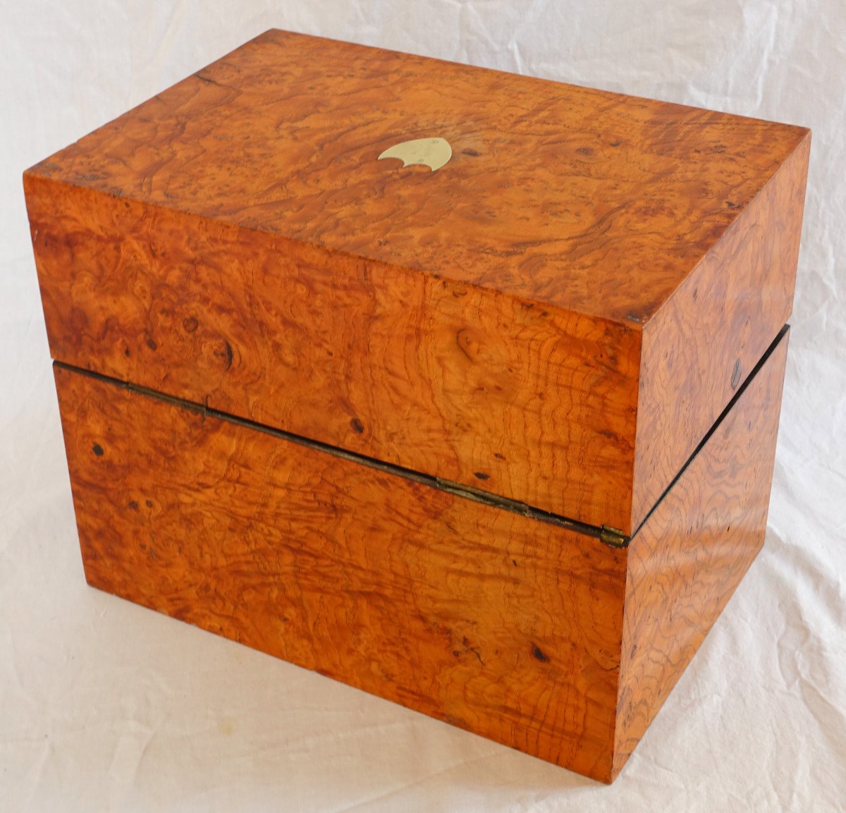 Empire Restoration Liqueur Cellar In Burl And Le Creusot Crystal, Red Moroccan Interior-photo-1