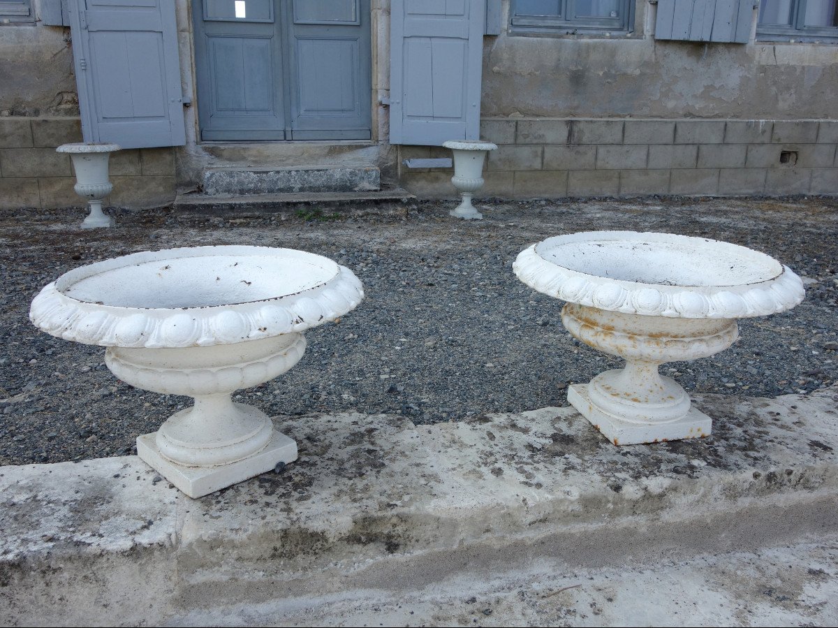 Pair Of Large Painted Cast Iron Ornemental Garden Vases Or Planters, 19th Century-photo-2