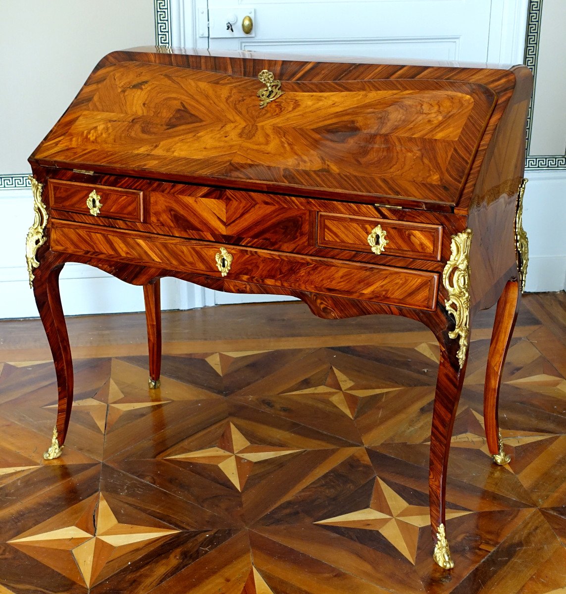 Léonard Boudin - Bureau Dos d'âne d'époque Louis XV En Bois De Violette - Estampillé-photo-2