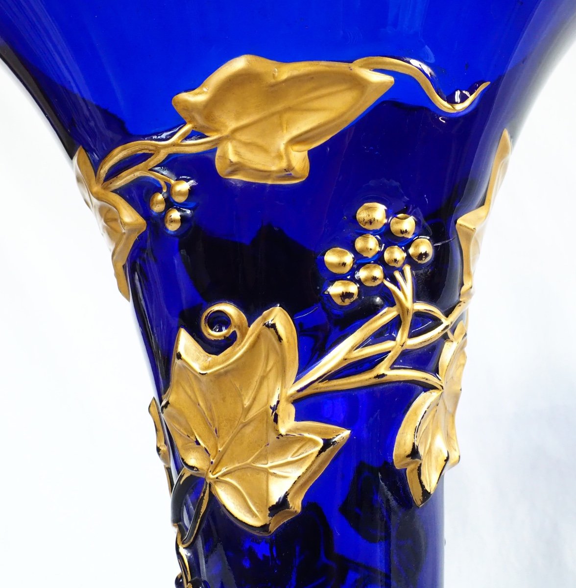 Tall Cobalt Blue Baccarat Crystal Vase, Gold Ivy Garland Pattern - 39.6cm-photo-4