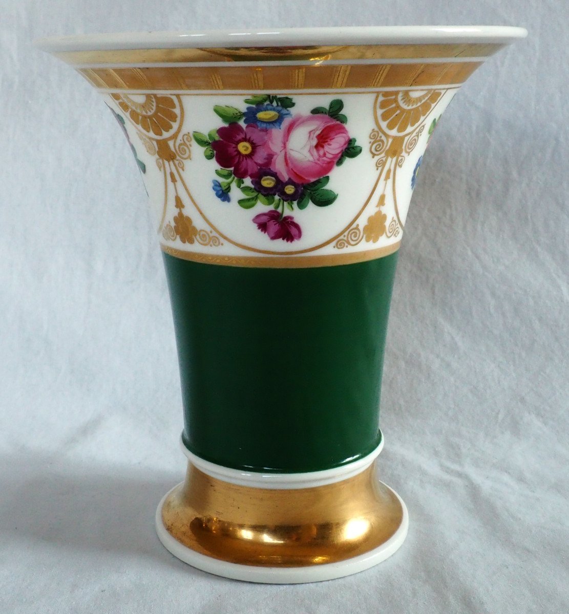 Cornet Vase In Polychrome And Gilded Paris Porcelain - Empire-restoration Period-photo-2