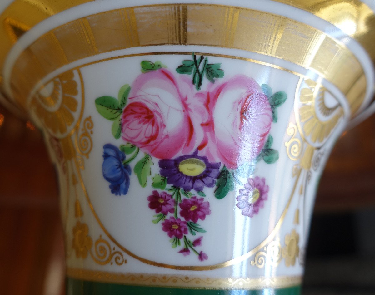 Cornet Vase In Polychrome And Gilded Paris Porcelain - Empire-restoration Period-photo-1