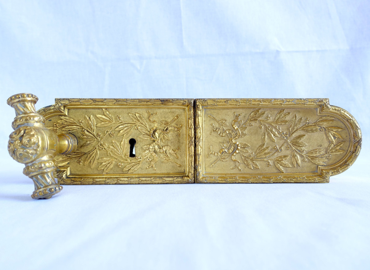 Serrure de double porte de chateau / hotel particulier en bronze doré. Style Louis XVI