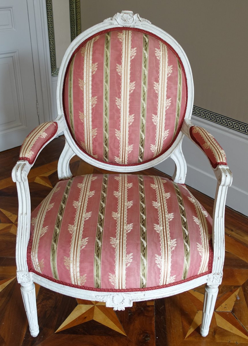 Pair Of Louis XVI Period Armchairs With Medallion Backs-photo-6