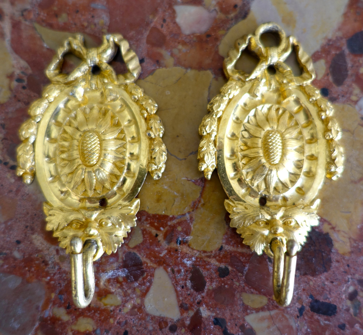 Paire de porte-montres Louis XVI en bronze ciselé et doré au mercure - ideal suspente miniature