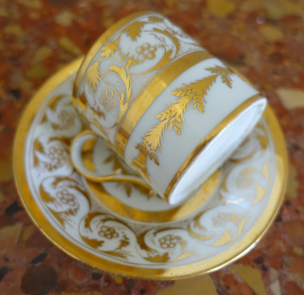 Tasse &agrave; caf&eacute; litron en porcelaine de Paris dor&eacute;e &agrave; l&#039;or fin vers 1800-photo-4