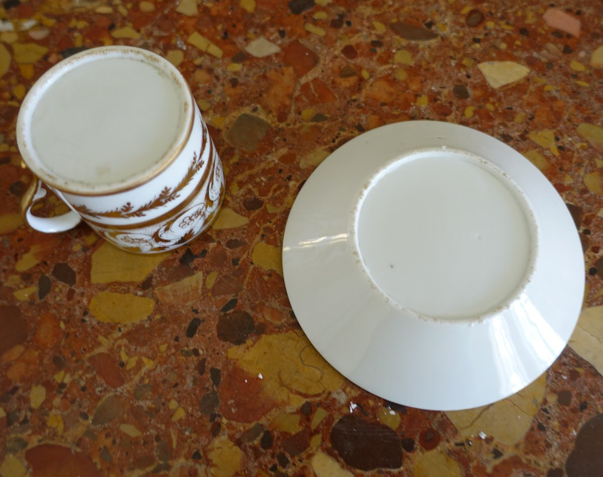 Tasse &agrave; caf&eacute; litron en porcelaine de Paris dor&eacute;e &agrave; l&#039;or fin vers 1800-photo-2