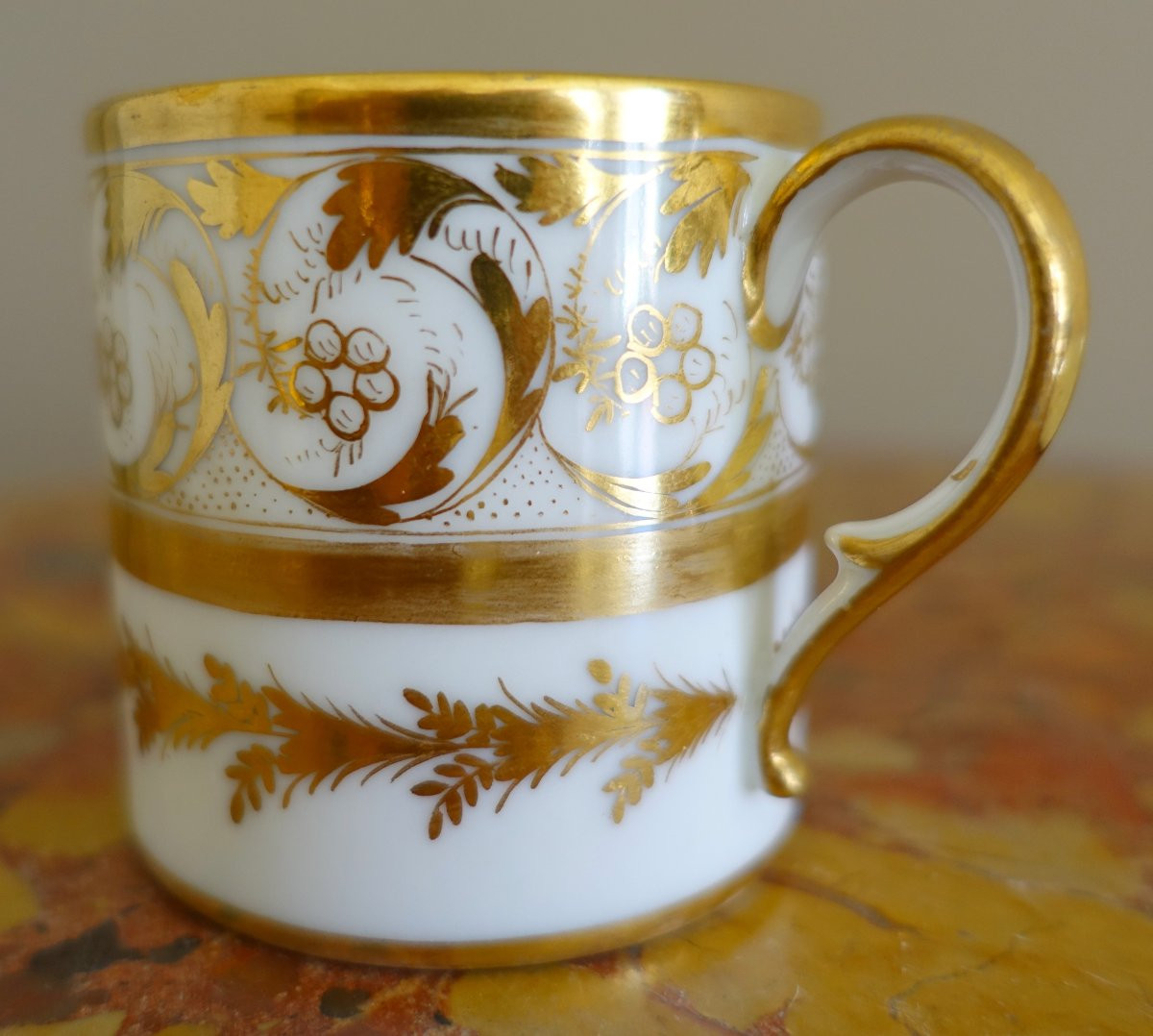 Tasse &agrave; caf&eacute; litron en porcelaine de Paris dor&eacute;e &agrave; l&#039;or fin vers 1800-photo-5