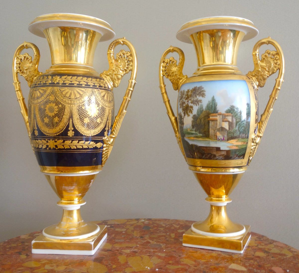 Paire de vases en porcelaine de Paris dorée et polychrome, époque Empire Restauration - 32,7cm-photo-3